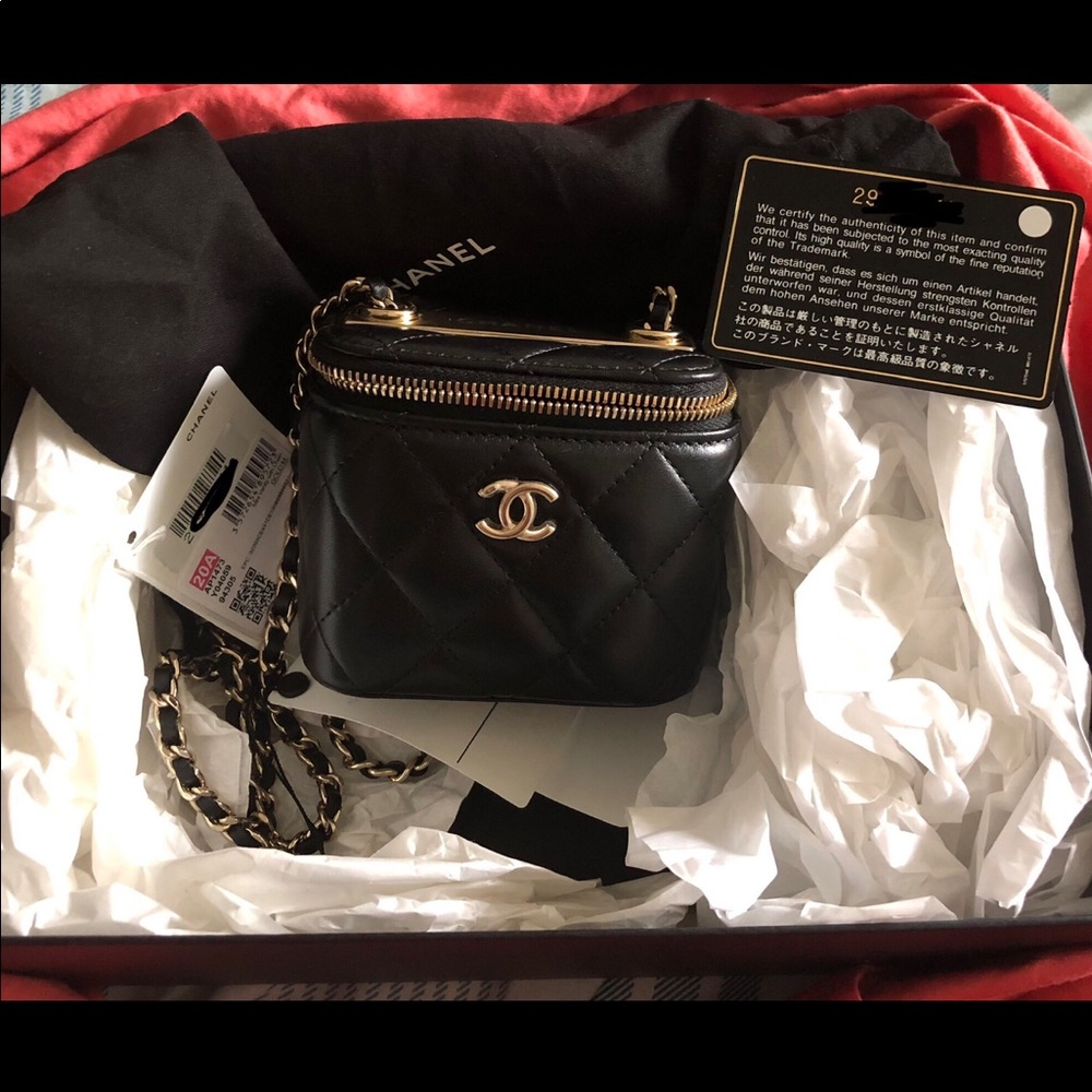 SOLD-Chanel Small clutch with chain✨NEW FULL SET✨